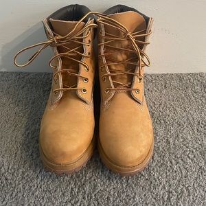 Women’s Linden Woods Timberland Boots, Size 9.5